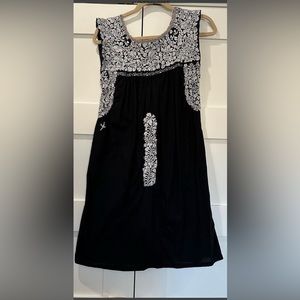 Short black mi golondrina embroidered dress